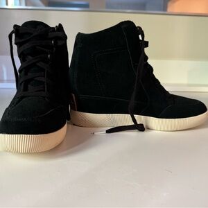 Sorel Women's Black Out N About Wedge Booties / Sneakers